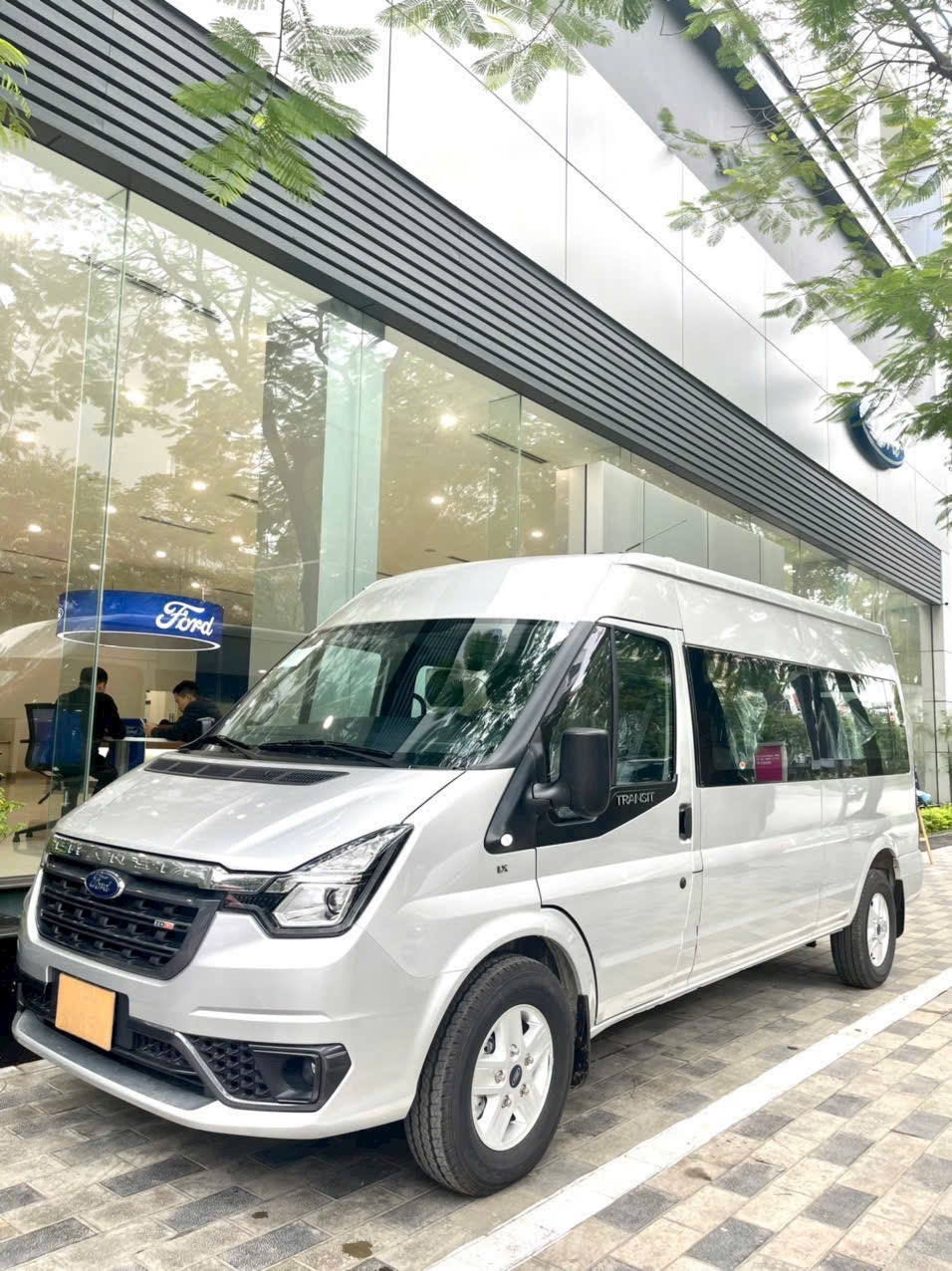 Xe đưa đón nhân viên, học sinh, khách hàng